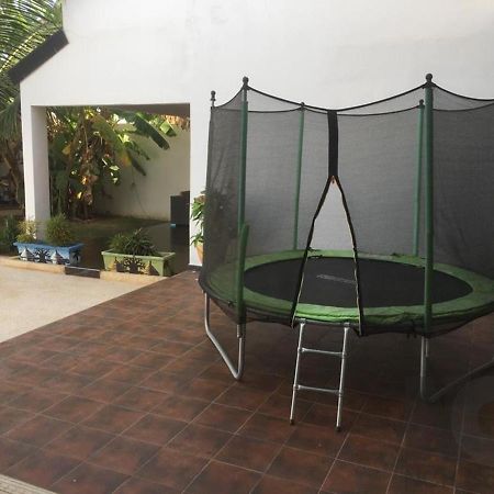 Saly - Villa Kage 6 Chambres -Clim-Wifi-Eau Chaude-Billard-Babyfoot-Ping Pong-Canal - Electricite Non Comprise Экстерьер фото