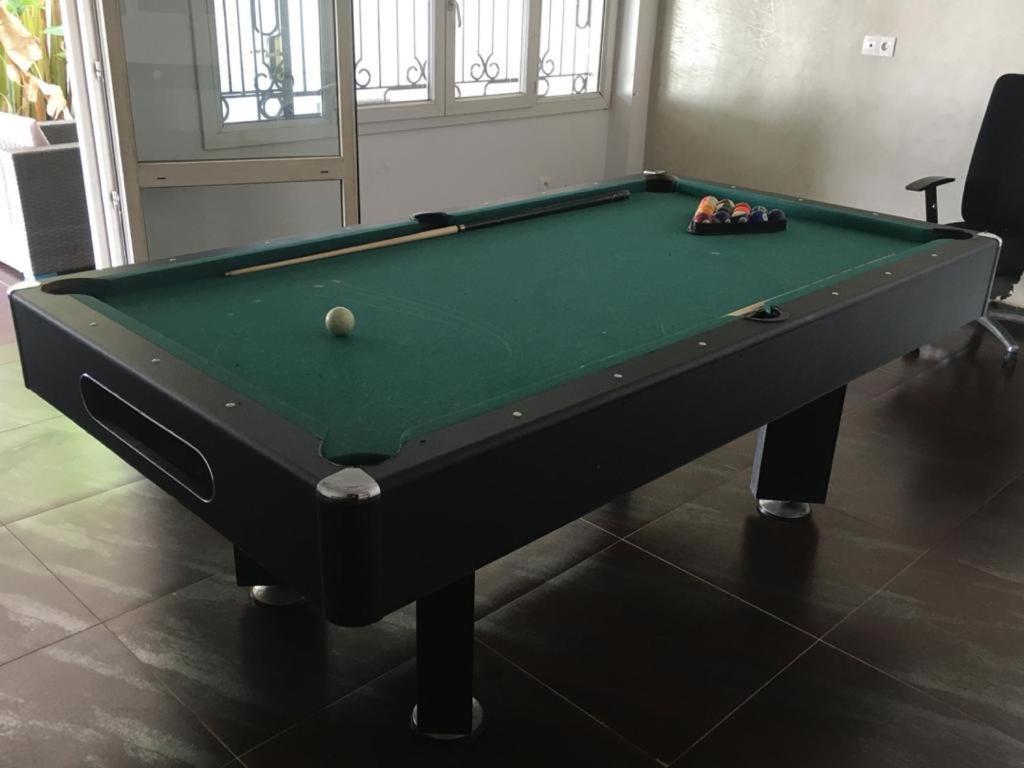 Saly - Villa Kage 6 Chambres -Clim-Wifi-Eau Chaude-Billard-Babyfoot-Ping Pong-Canal - Electricite Non Comprise Экстерьер фото