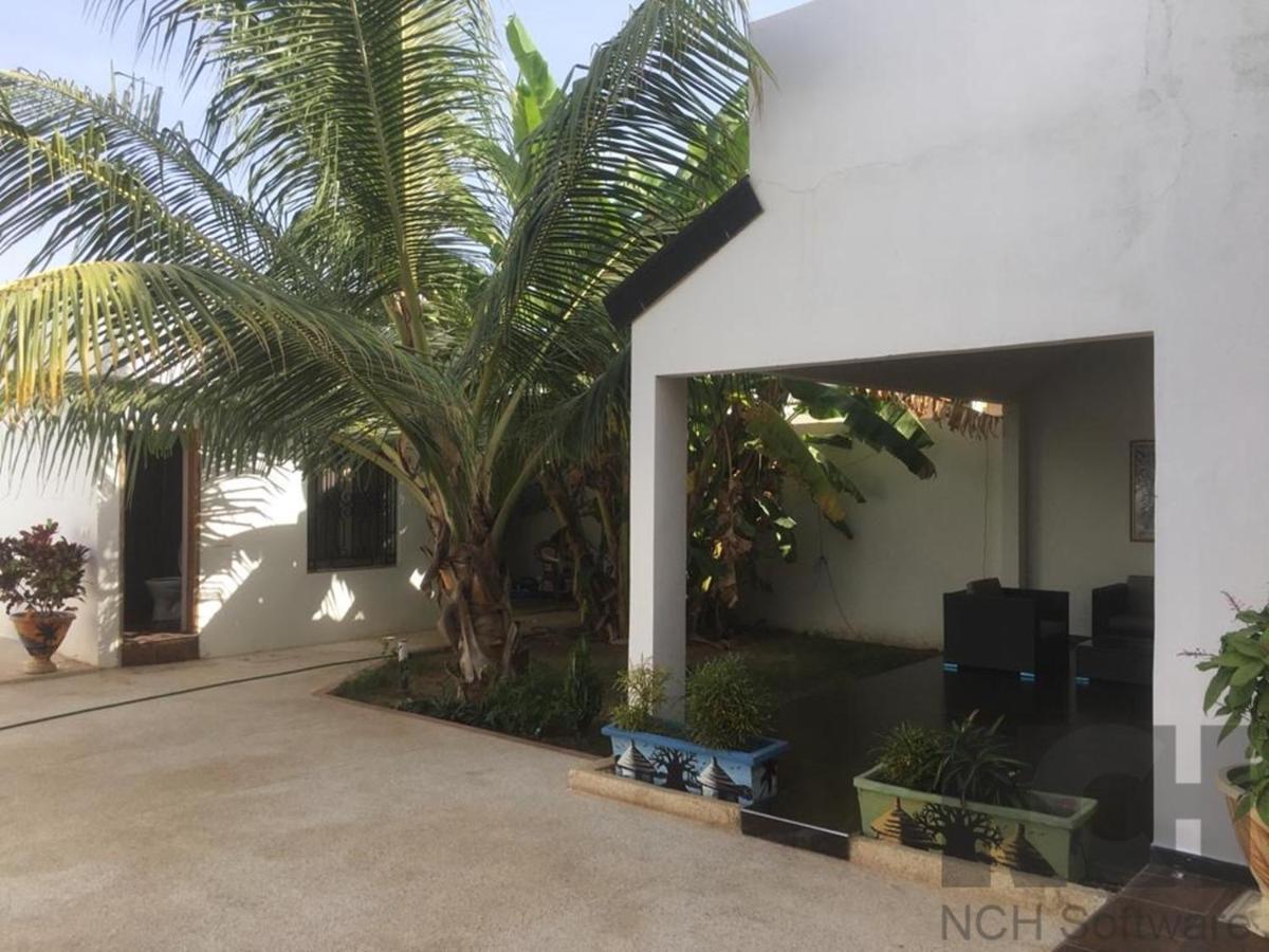 Saly - Villa Kage 6 Chambres -Clim-Wifi-Eau Chaude-Billard-Babyfoot-Ping Pong-Canal - Electricite Non Comprise Экстерьер фото